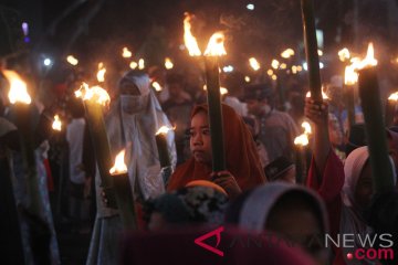 Pawai obor 1 Muharam jadi daya tarik wisatawan Bromo