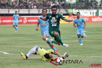 Persebaya Kalahkan Persela