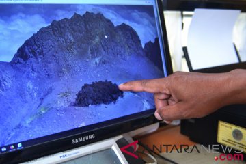 Kubah lava Gunung Merapi masih tumbuh