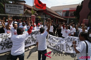 Unjuk Rasa Kader PDI Perjuangan Kediri