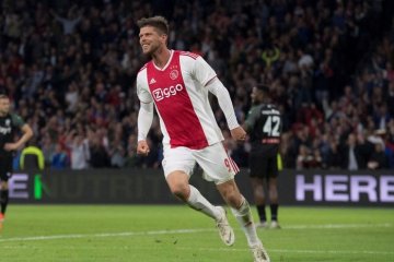 Huntelaar dua gol saat Ajax bungkam Groningen 3-0