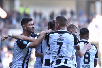 Kalahkan Emmen, Heracles naik ke peringkat ketiga