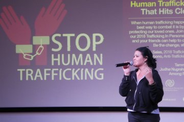 Melanie Subono edukasi antiperdagangan orang dari akar rumput