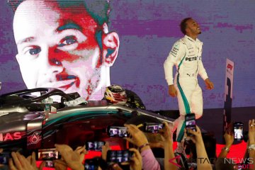 Aksi Lewis Hamilton di Marina Bay