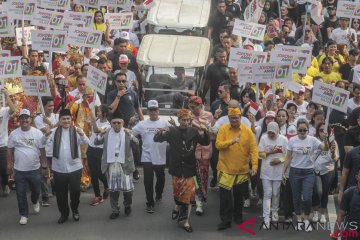 Jokowi-Ma'ruf sempat jalan kaki 1 kilometer saat karnaval kampanye damai