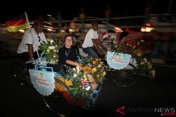 Delegasi UCLG Naik Becak