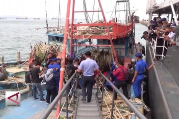 Polda Kepri tangkap dua kapal asal Vietnam