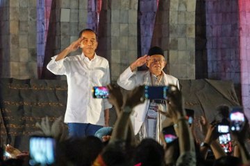 Jokowi-Ma'ruf tiba di KPU RI tumpangi kendaraan off-road