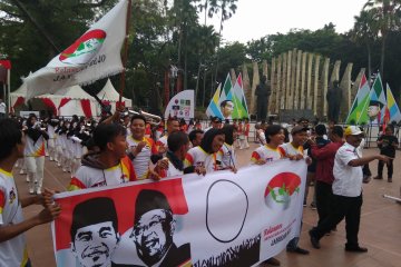 Jokowi-Ma-ruf disambut relawan di Tugu Proklamasi