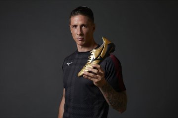 Torres pindah gerbong, jadi duta merek Mizuno