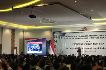 Mahasiswa bersorak saat video atraksi Jokowi tayang
