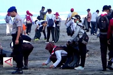 “World Clean up Day” Bebaskan pantai dari sampah plastik