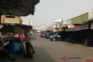 Pedagang pasar mobil Kemayoran keluhkan aturan perluasan ganjil genap