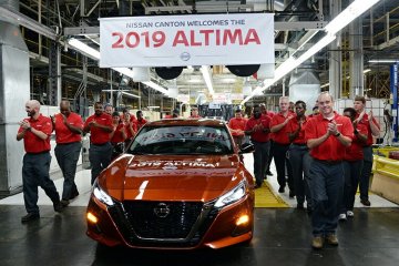 Nissan rayakan dimulainya produksi Altima di Mississippi