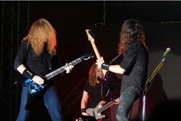 Gitar bertanda tangan Megadeth dilelang untuk bantu tangani corona