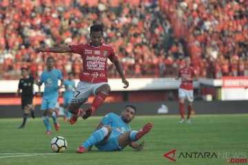 Aji Santoso kecewa tapi ogah protes soal penalti untuk Bali United
