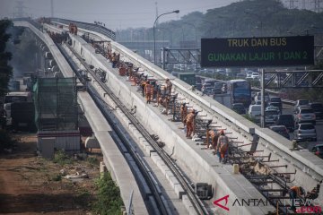 Pemasangan Rel LRT Jabodebek