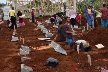 Pembongkaran Makam Terdampak Tol