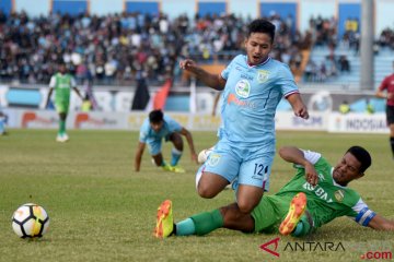 Aji Santoso sumringah Persela jaga rekor tak terkalahkan di Surajaya