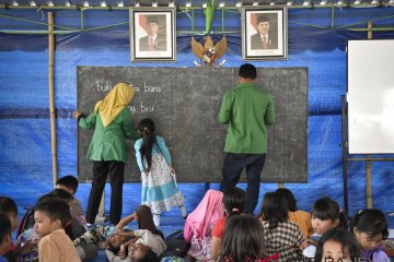 Iluni UI bangun sekolah tanggap bencana di Lombok