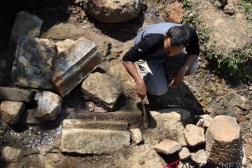 Struktur Bangunan Diduga Candi di Semarang