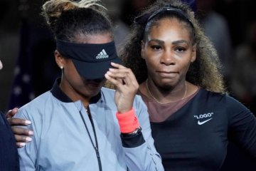 Kemenangan Naomi Osaka dan bayang-bayang Serena Williams