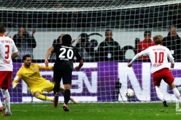 Penalti Forsberg amankan satu poin Leipzig di markas Frankfurt