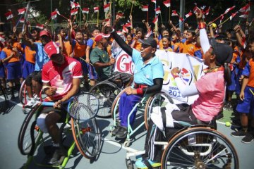 Anak SD berikan semangat kepada atlet Asian Para Games