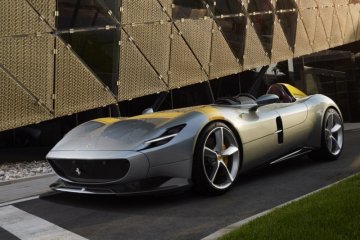 Ferrari Monza SP 2 mobil super "tercantik" versi Paris Automobile