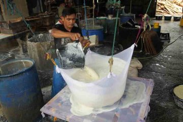 Pengrajin Keluhkan Harga Kedelai Impor Terus Naik