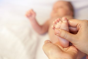Memijat bayi tidak perlu ke dukun pijat, kata dokter