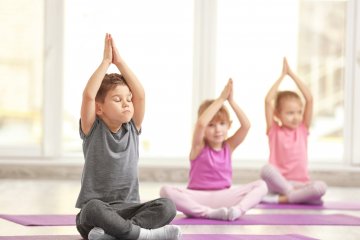 Yoga pada anak bermanfaat untuk melatih konsentrasi