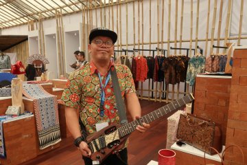 "The Tripper", gitar pintar yang mejeng di Paviliun Indonesia