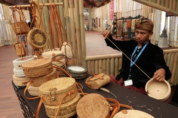 Tas rotan Lombok awalnya terinspirasi dari kotak perhiasan