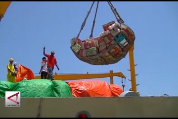 Kapal Pelni Tilongkabila angkut 18 kontainer logistik untuk Palu
