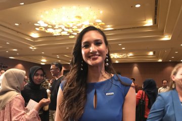 Nadine ajak produsen tidak gunakan kemasan plastik