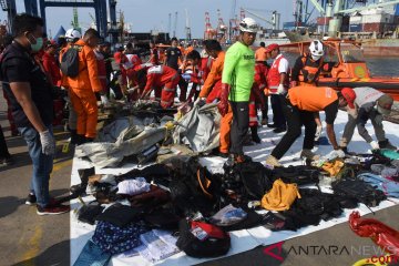 Pencarian korban kecelakaan Lion Air dilakukan 24 jam