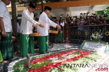 Prabowo-Sandiaga ziarah ke Hasyim Asy'ari