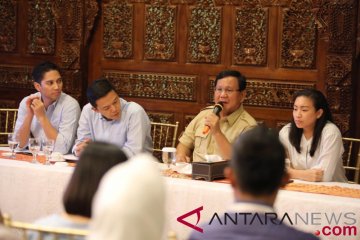 Anak muda datangi rumah Prabowo