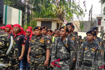 Pasukan Banser bersiaga di depan PBNU