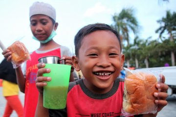 Dapur keliling sasar pengungsi anak di Palu