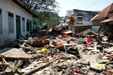 Pengungsi Lindu  butuh tenda dan selimut