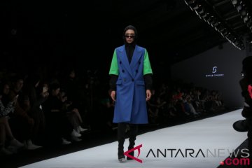 Busana bertema Power Rangers dari Rani Hatta di JFW 2018