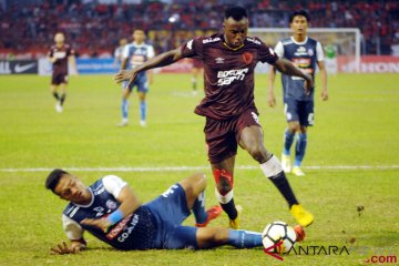 PSM kalahkan Arema 2-1