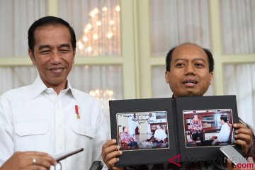 Senangnya Sutopo bisa foto bareng Presiden