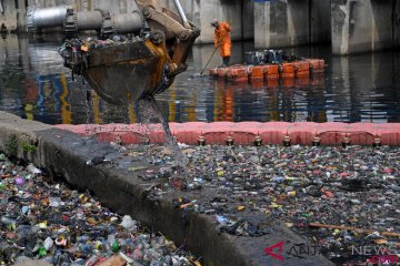 Jakpus sebar ratusan spanduk sosialisasikan pengolahan sampah
