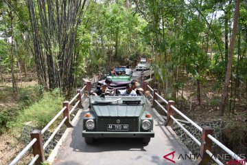 Wisata Kawasan Borobudur Mengendarai VW Safari