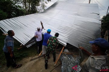 Rumah warga di Aceh Tengah rusak diterjang angin puting beliung