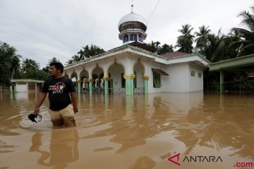 Lumpur timbun lantai rumah di Aceh Selatan