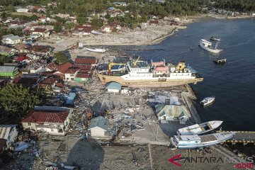 Kapal Terdampar Akibat Gempa